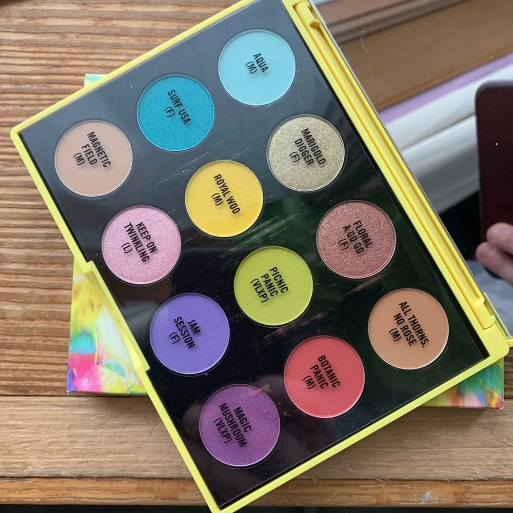 🎉HP🎉 New MAC Botanic Panic Eyeshadow Palette